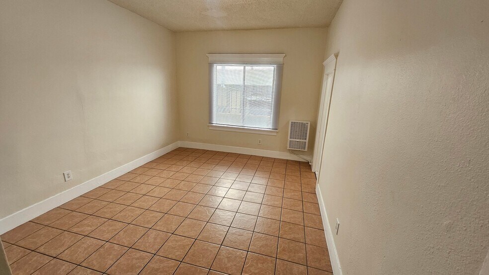 Building Photo - 743 S Burlington Ave