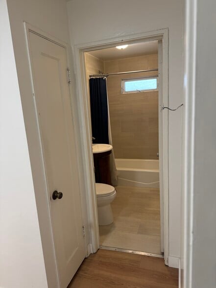 Building Photo - 520 Richmond Ave