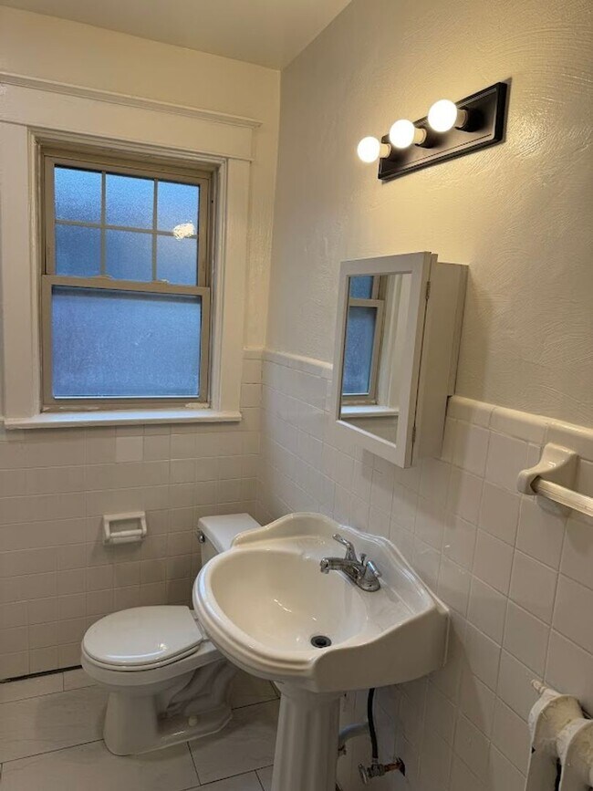 Building Photo - Wonderful Duplex in the Heart of Squirrel ...