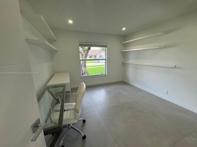 Building Photo - 21281 Hazelwood Ln
