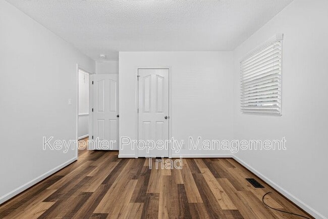 Building Photo - 9415 Glen Cross Dr