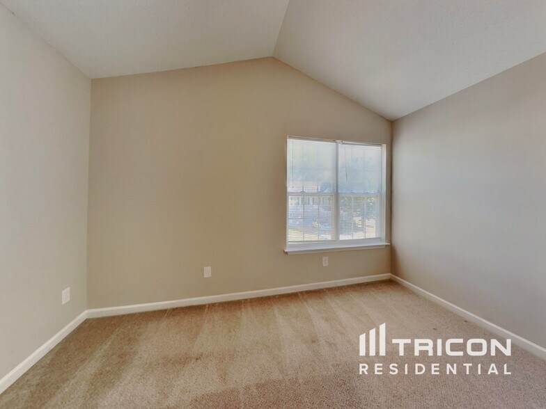 Building Photo - 5040 Liberty Hall Cir