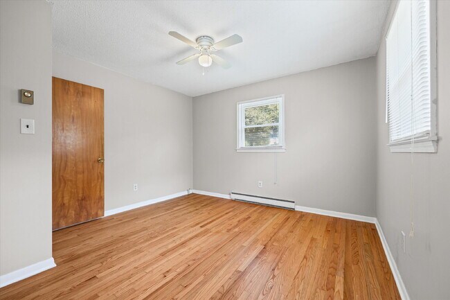 Building Photo - 3 Bedroom / 2 Bathroom Home on .78 Acres