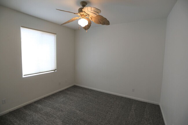 Building Photo - Spacious family home