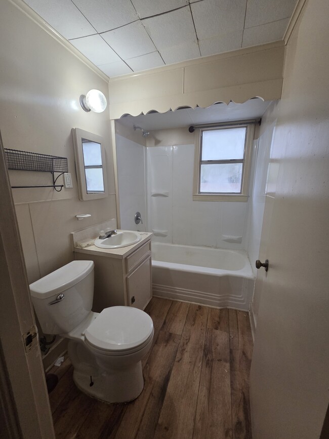 Building Photo - 403 W Dewey Ave