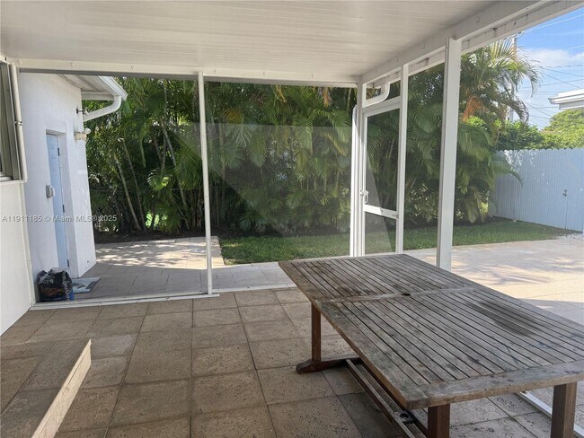 Building Photo - 1847 Wiley St