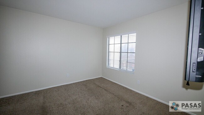 Building Photo - Bright Upgraded Condo w/ Quartz Kitchen, Covered Parking, Pool & Spa