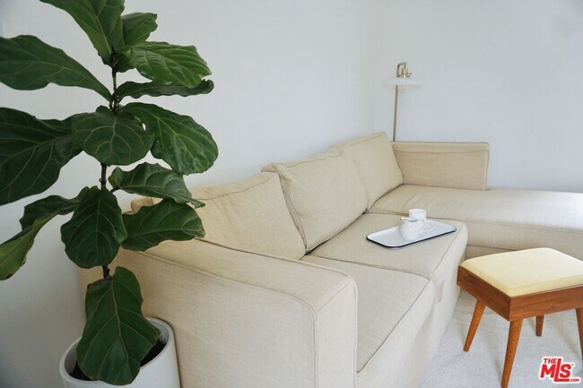 Building Photo - 459 N Bandini St