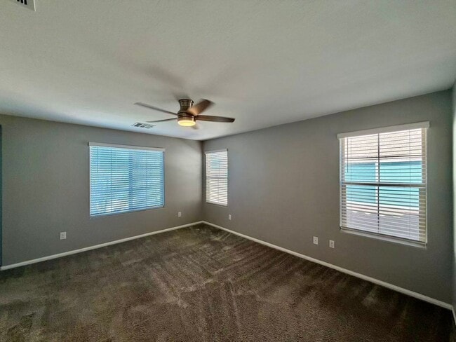 Building Photo - Fantastic two story single family house