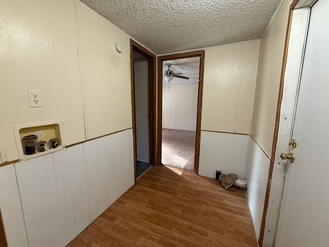 Building Photo - 2 Bedroom 1 Bathroom