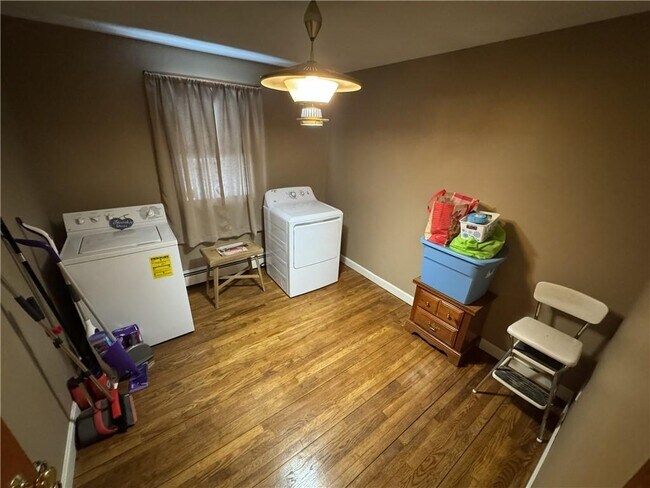 Building Photo - 22 Overhill Rd