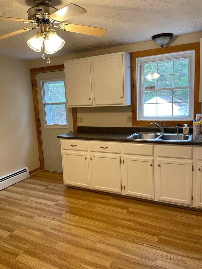 Building Photo - 94 Lewiston Rd