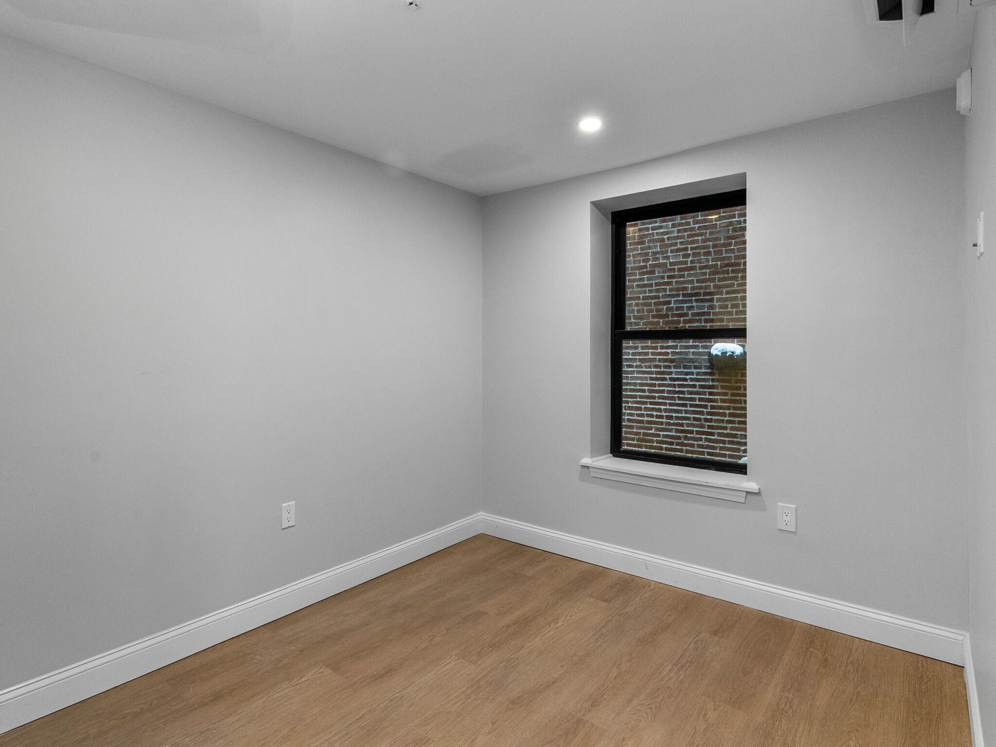 Building Photo - 1576 Cambridge St