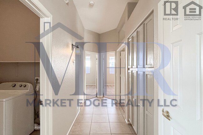 Building Photo - 3Bed/2Bath Home w/3 Car Gar at 59th Ave/Un...