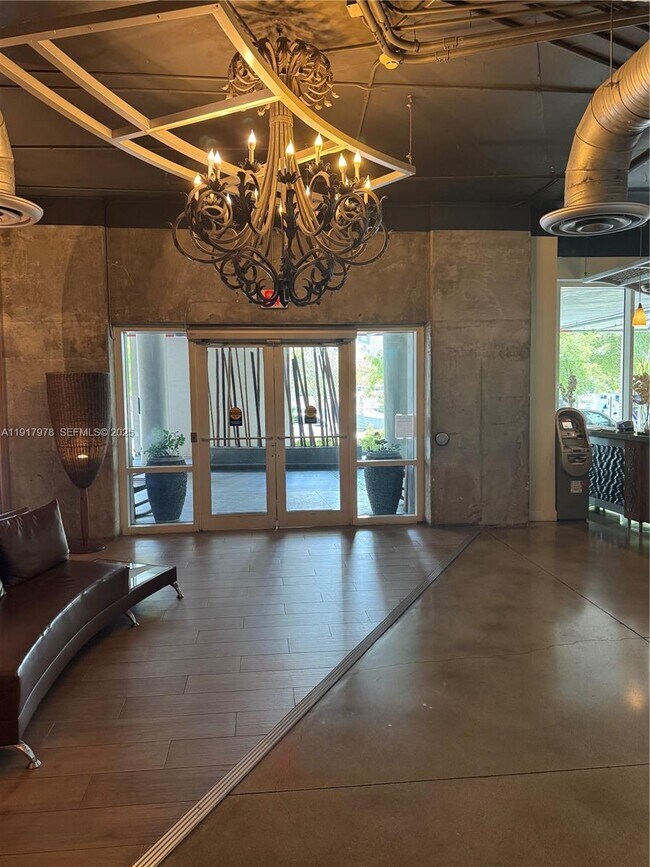 Building Photo - 10 SW South River Dr