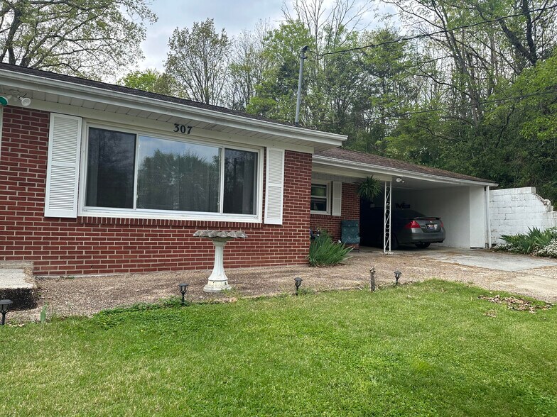 carport - 307 Forest Hills Dr