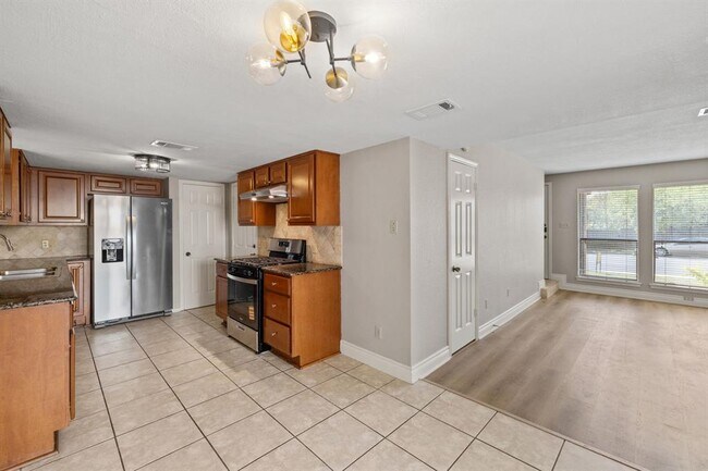 Building Photo - 6525 Hart Ln