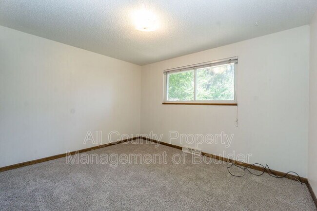 Building Photo - 279 Caywood Ct