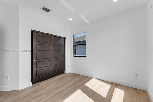 Building Photo - 16175 SW 136th Terrace