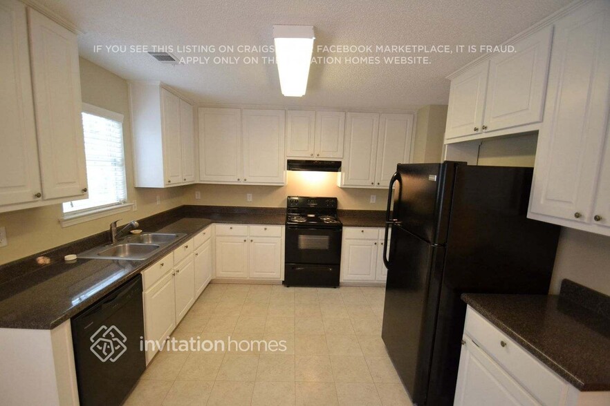 Building Photo - 5767 Village Loop