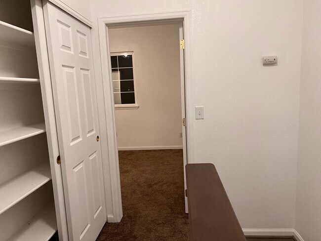 Building Photo - Gorgeous 2 bed/2.5 bath townhome in Welby ...