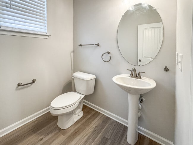 Building Photo - RENOVATED 4 BEDROOM/3 BATH IN VIRGINIA BEACH! READY FOR RENT!!