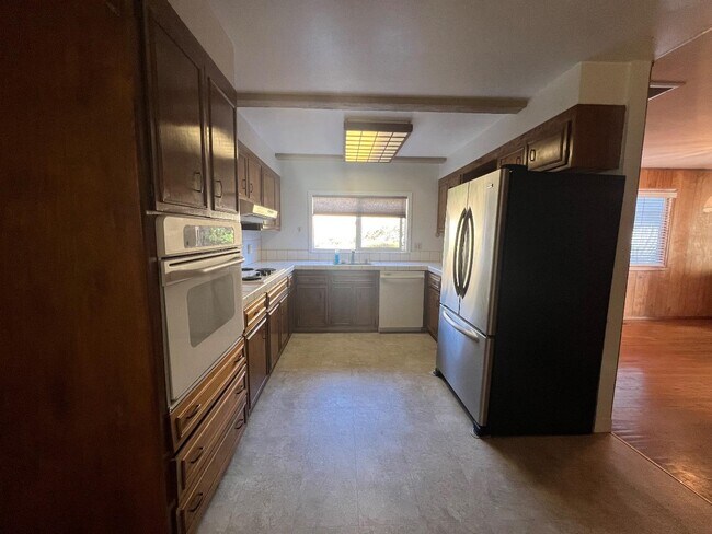 Building Photo - 6484 Camelia Dr