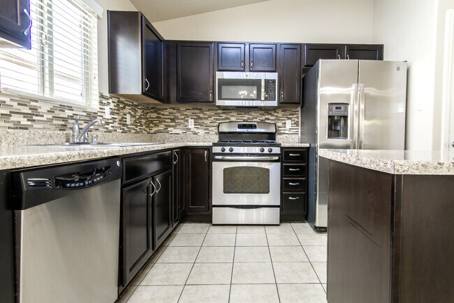 Building Photo - 9005 Rio Galisteo Pl NW