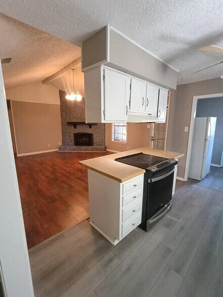 Building Photo - 2301 Cedar