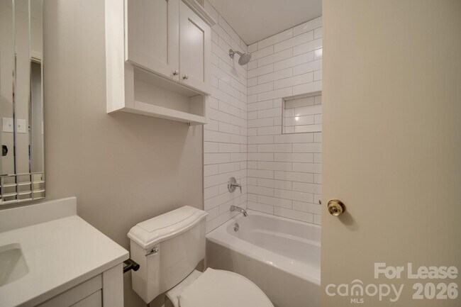 Building Photo - 6700 Castlegate Dr
