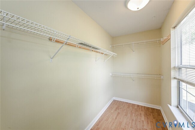 Building Photo - 811 Kiefer Field Ct