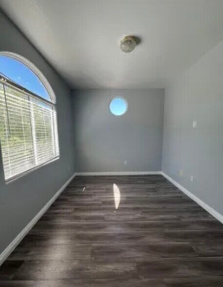 Building Photo - 700 Carnegie St