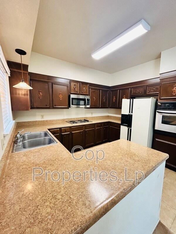 Building Photo - 3678 Hidden Dr