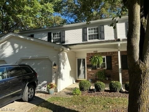 Building Photo - 14 E Carriage Dr