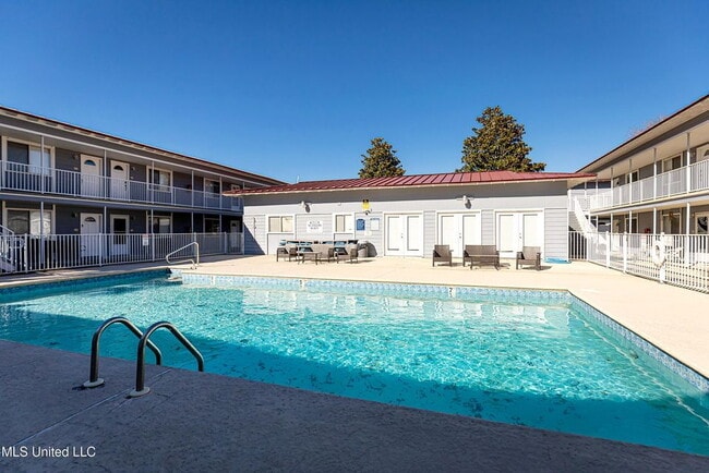 Building Photo - TDY & Snow Birds 2/1.5!