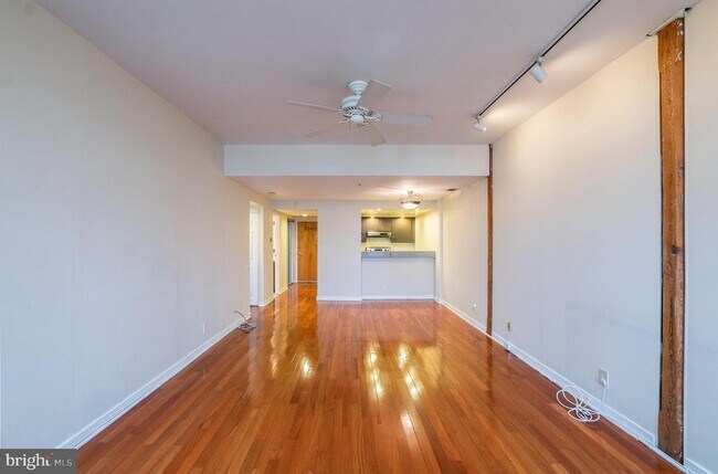 Building Photo - 301 Race St