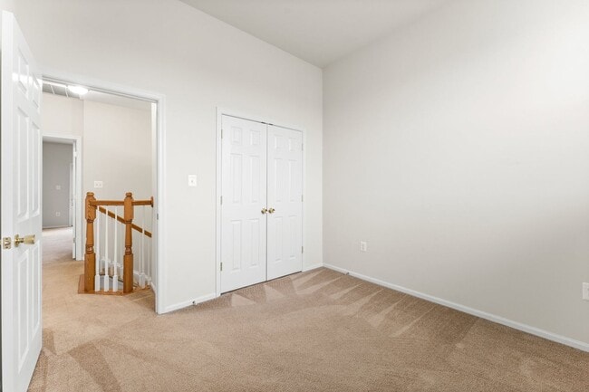Building Photo - Commuter's Dream! Stylish 3-Bedroom Condo ...