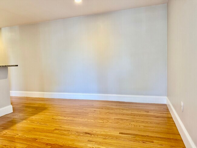 Building Photo - 76 Egmont St