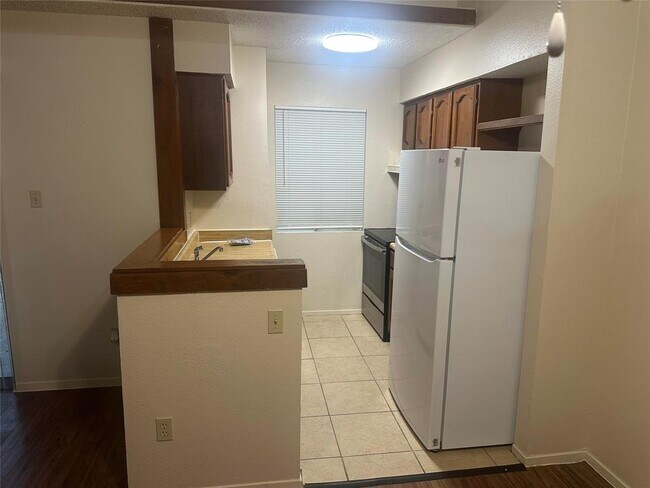 Building Photo - 6907 Woodhue Dr