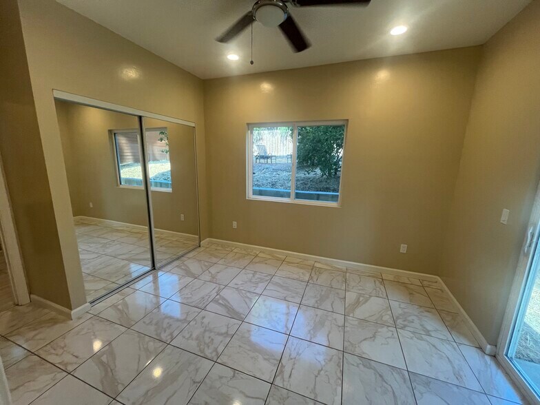 Building Photo - 4932 Campanile Dr