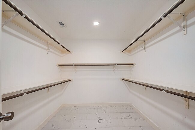 Building Photo - 1623 Cherry Ridge Dr