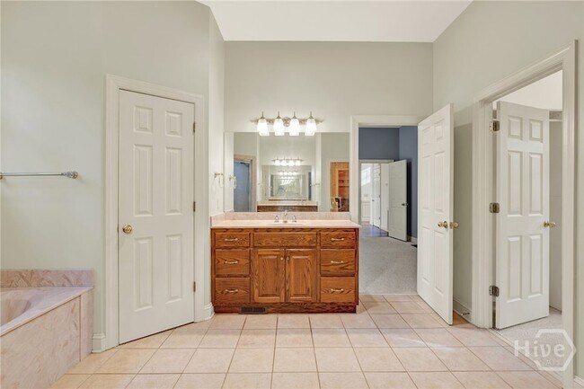 Building Photo - 2 Wakefield Pl