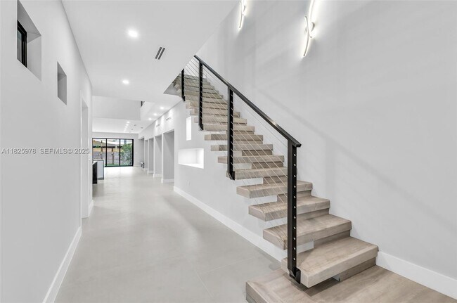 Building Photo - 808-810 SW 9th St