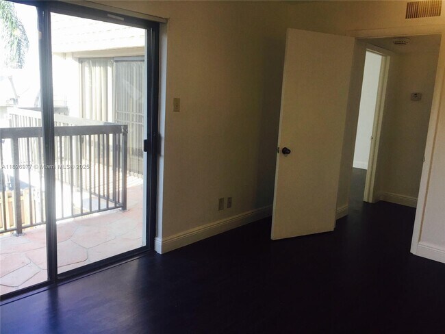 Building Photo - 8205 SW 23rd Ct