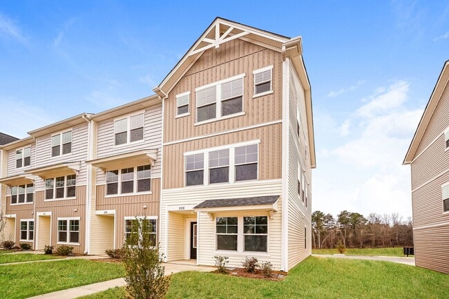 Building Photo - FIRST MONTH FREE -  3BR/3.5BA brand new townhome with 1-car garage near Downtown Mooresville.