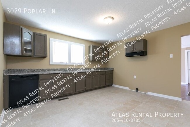 Building Photo - 3029 Poplar Ln