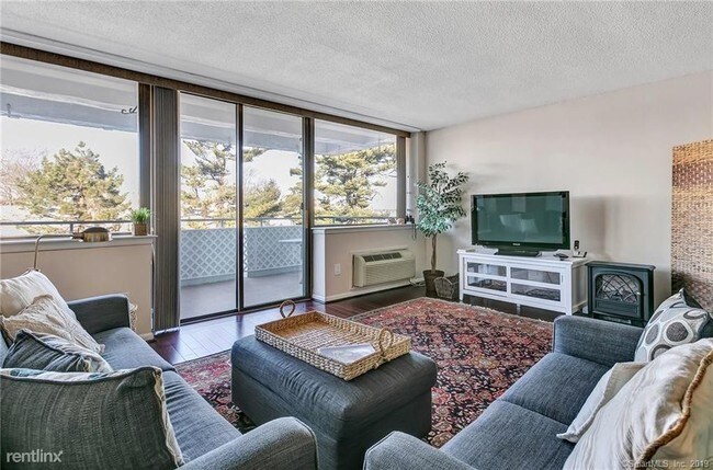 Building Photo - 1 br, 1 bath - 1460 Elm St