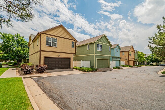 Building Photo - Spacious 4BD, 3.5BA Aurora Highlands Home ...