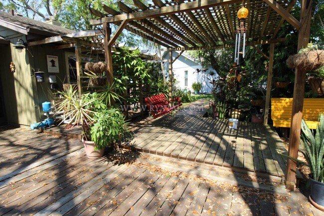 Building Photo - 8233 Cypress Lake Dr