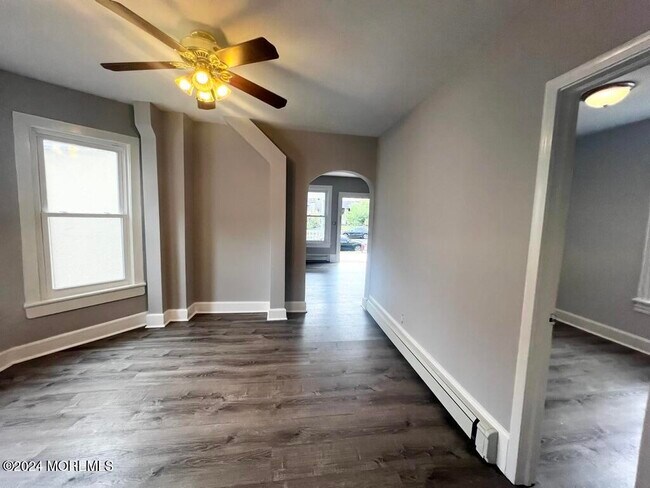 Building Photo - 615 2nd Ave